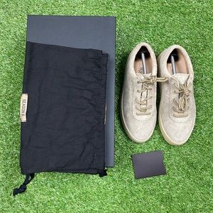 New in box Yeezy Season 6 crepe sneaker thick shaggy suede taupe tonial size 38